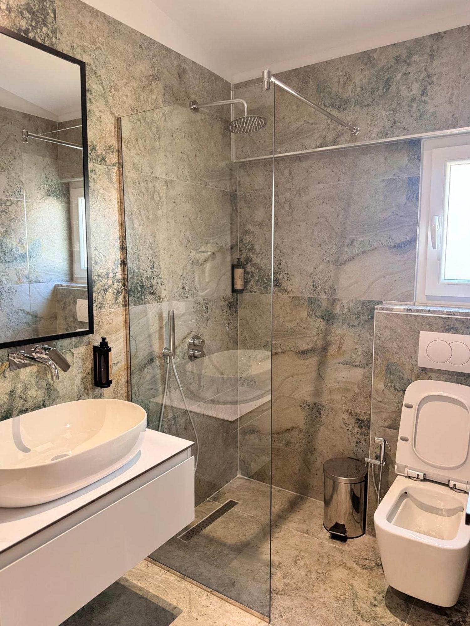 Izi Boutique Apartment *