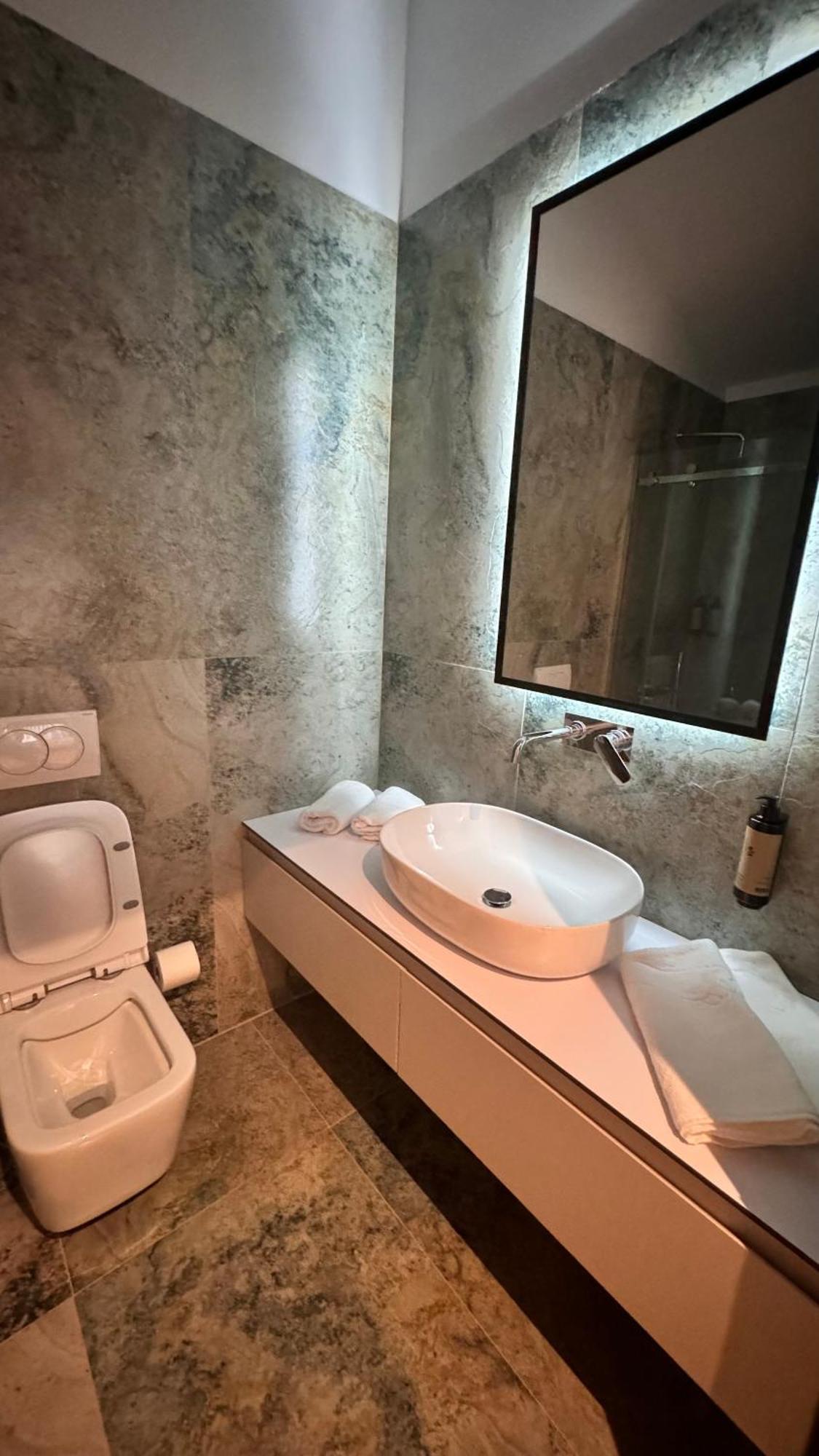 Izi Boutique Tirana